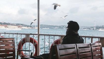 耀世娱乐官网-老马墓碑刻“感谢足球” 足球：“感谢你跟我一起踢”